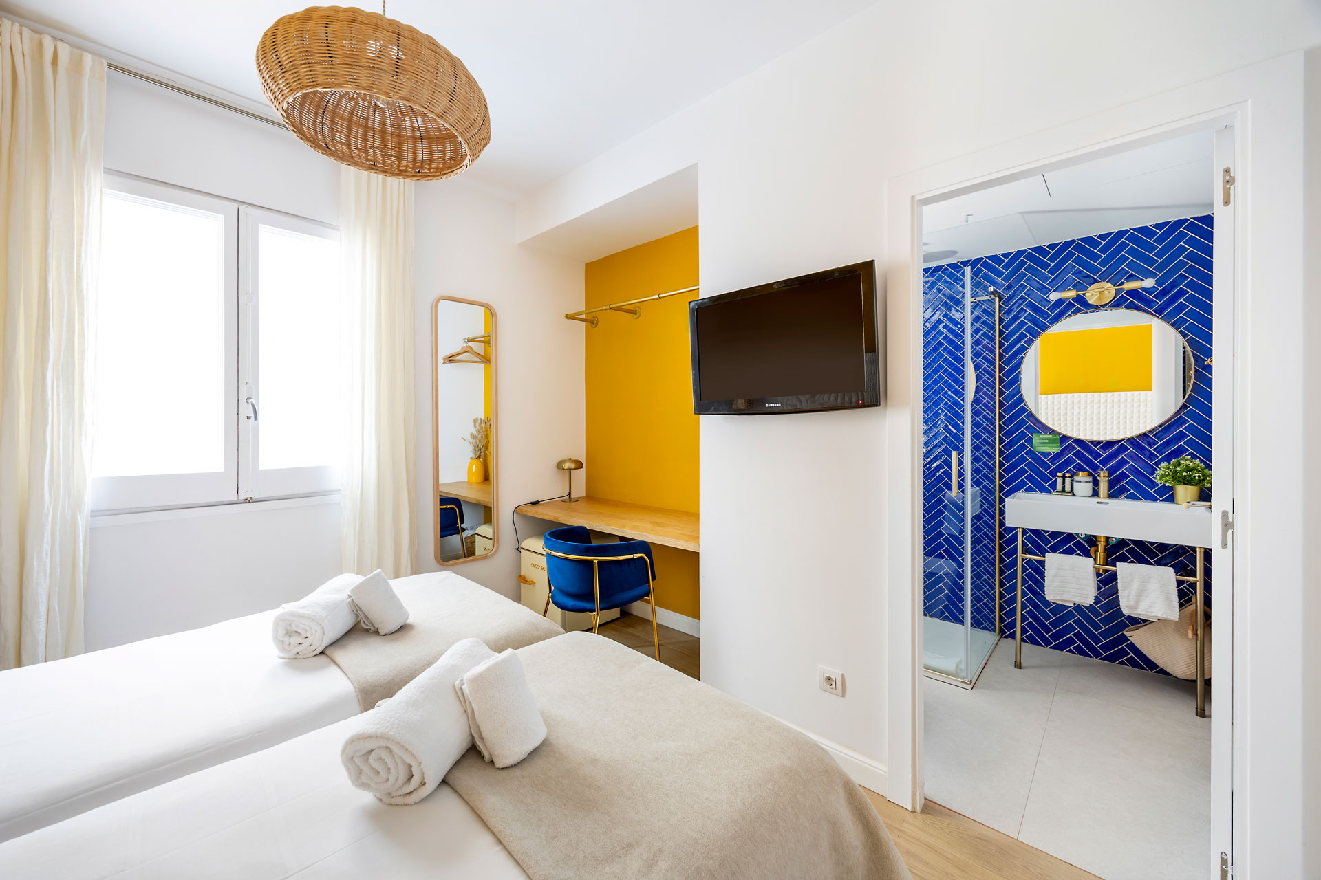 Hostal Barcelona Centro – Interior Twin Room Hostal Barcelona Centro - Interior Twin Room